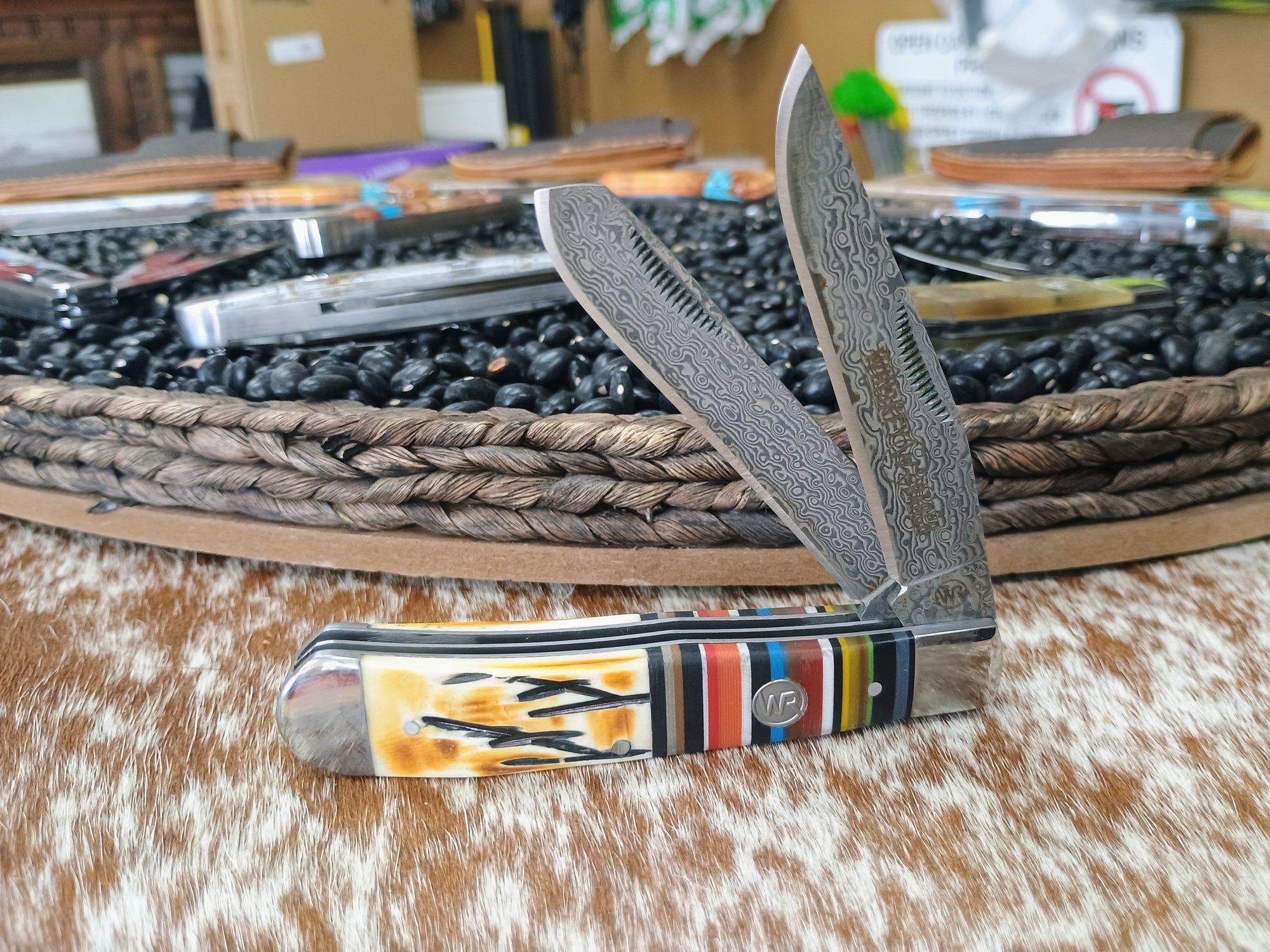 WB11-75 BANDITO G10 BONE DEMASCUS (2 BLADE)