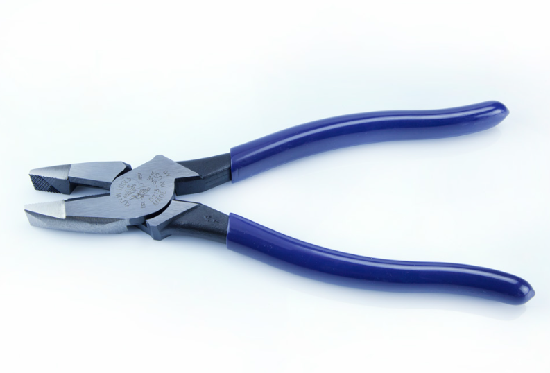 D213-9NE Lineman's Pliers, New England Nose, 9-Inch